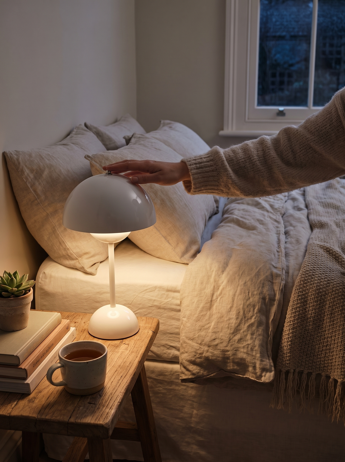 Modern dimmable stainless steel table lamp, Simple to Use, Easy to Love